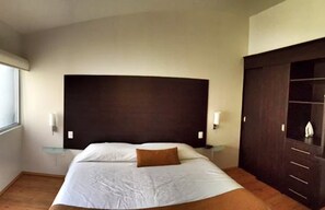 Business Studio Suite, 1 Double Bed | 1 bedroom, in-room safe, iron/ironing board, rollaway beds