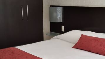 Business Studio Suite, 1 Double Bed | 1 bedroom, in-room safe, iron/ironing board, rollaway beds