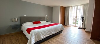 G K Suites Duraznos