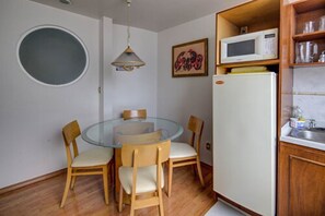 City Apartment, 1 Bedroom, Terrace, City View | Private kitchen | Fridge, microwave, stovetop, coffee/tea maker - G K Suites Duraznos (Mexico City)