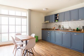 Superior Apartment, City View | Private kitchen - Grupo Kings Suites Horacio (Mexico City)