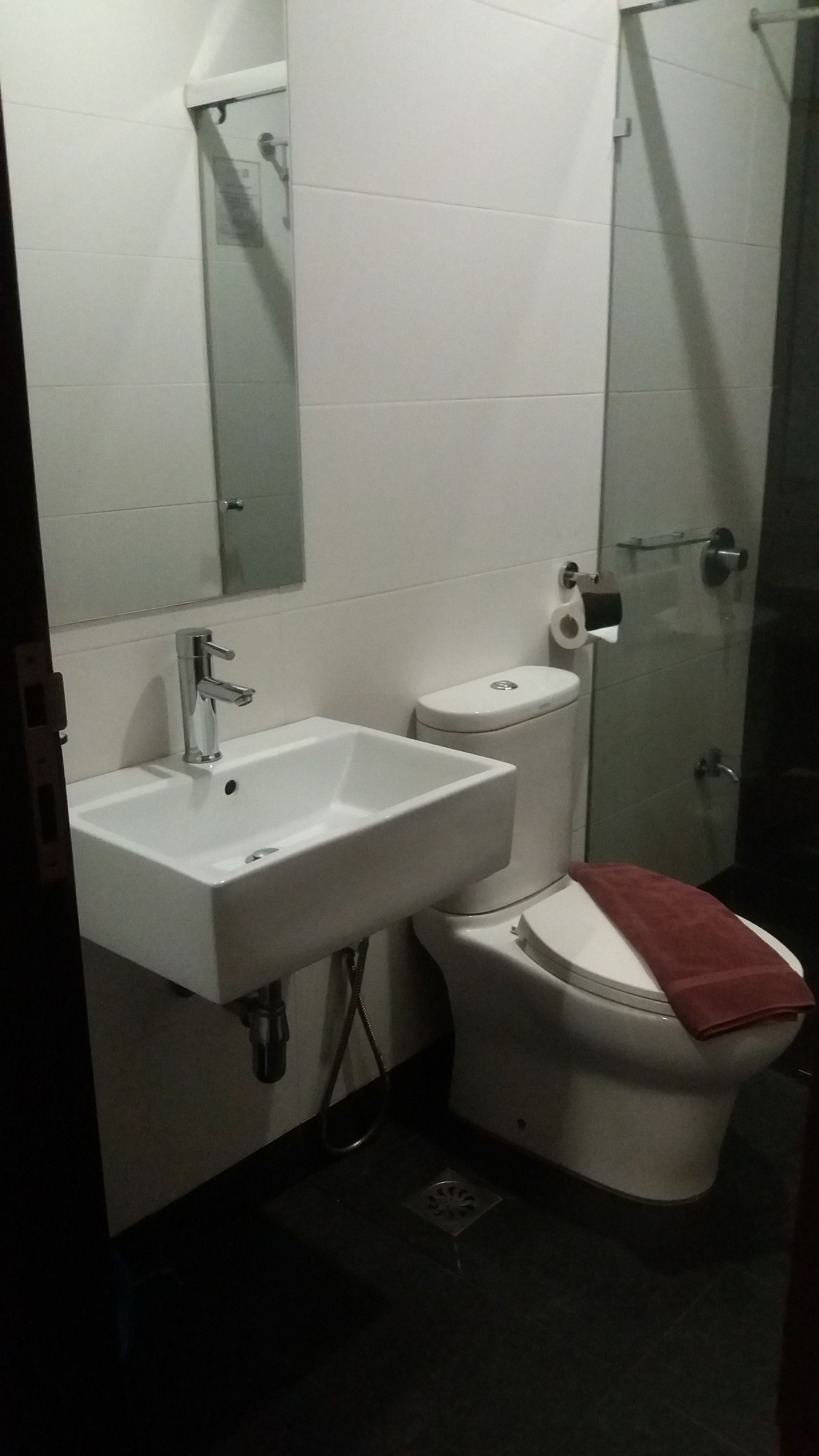 shower, free toiletries, hair dryer, slippers