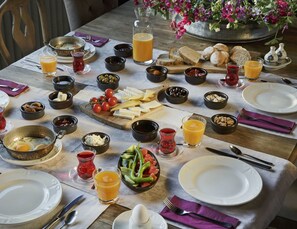 Free daily full breakfast