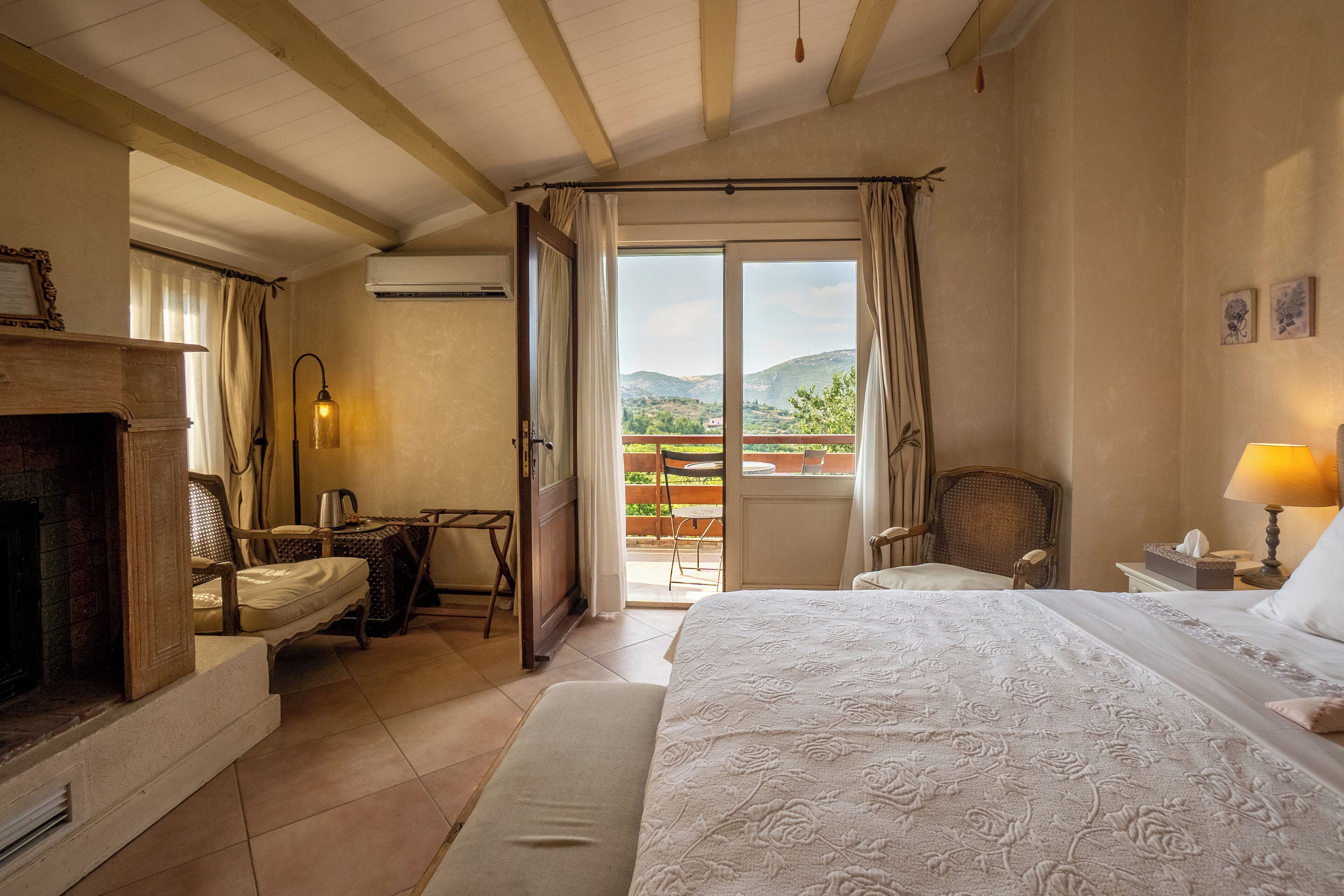 deluxe room, garden view | minibar, in-room safe, soundproofing, free wifi