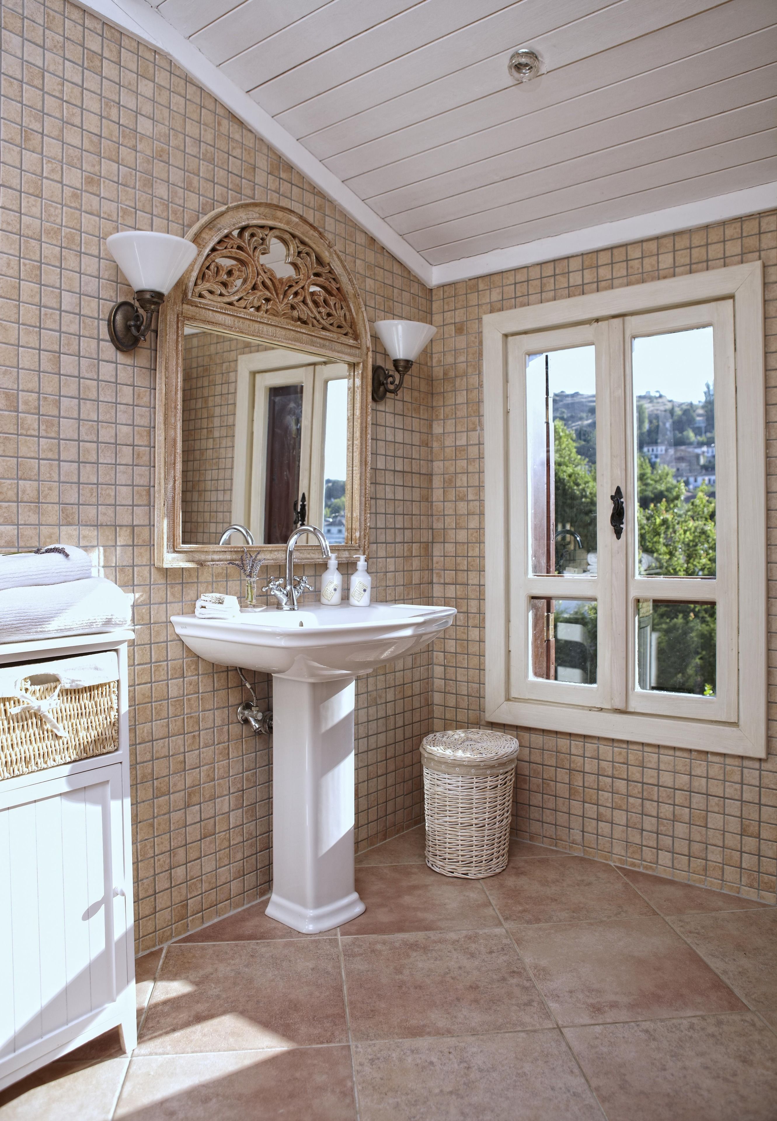 deluxe room, garden view | bathroom | free toiletries, hair dryer, bathrobes, slippers