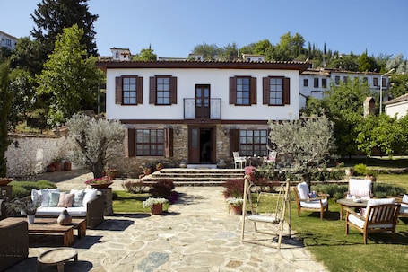 Garden view. Güllü Konakları