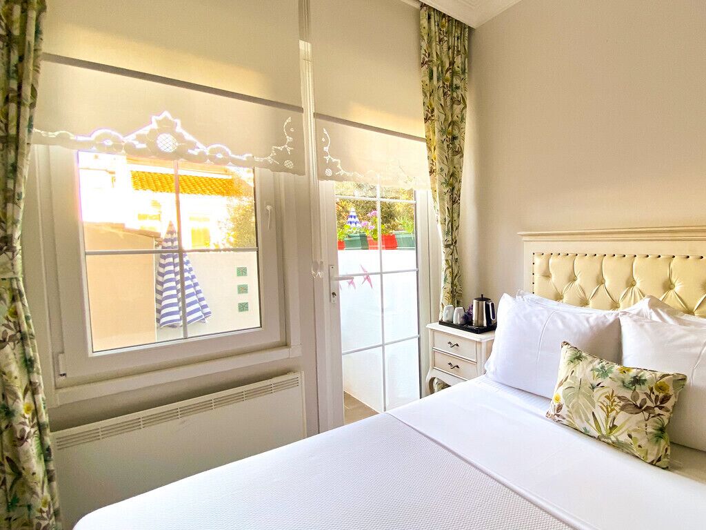 Standard Room, Lanai | Premium bedding, minibar, individually decorated, free WiFi