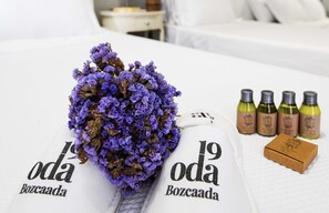 豪華三人房 | 高級寢具、迷你吧、獨特設計、免費 Wi-Fi