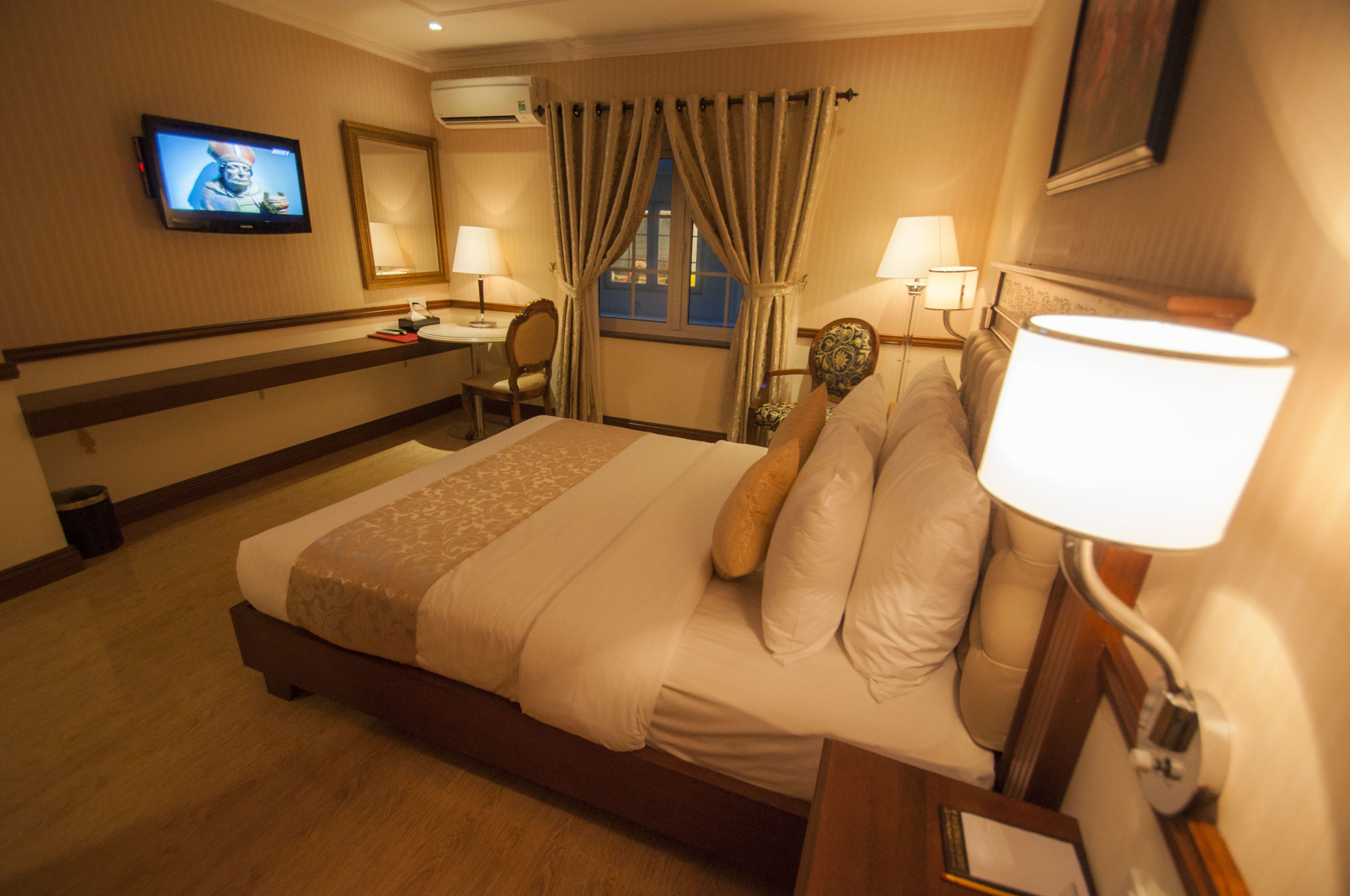 Superior Double Room | Bathroom | Shower, hair dryer, slippers, towels