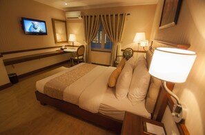 Superior Double Room | Bathroom | Shower, hair dryer, slippers, towels