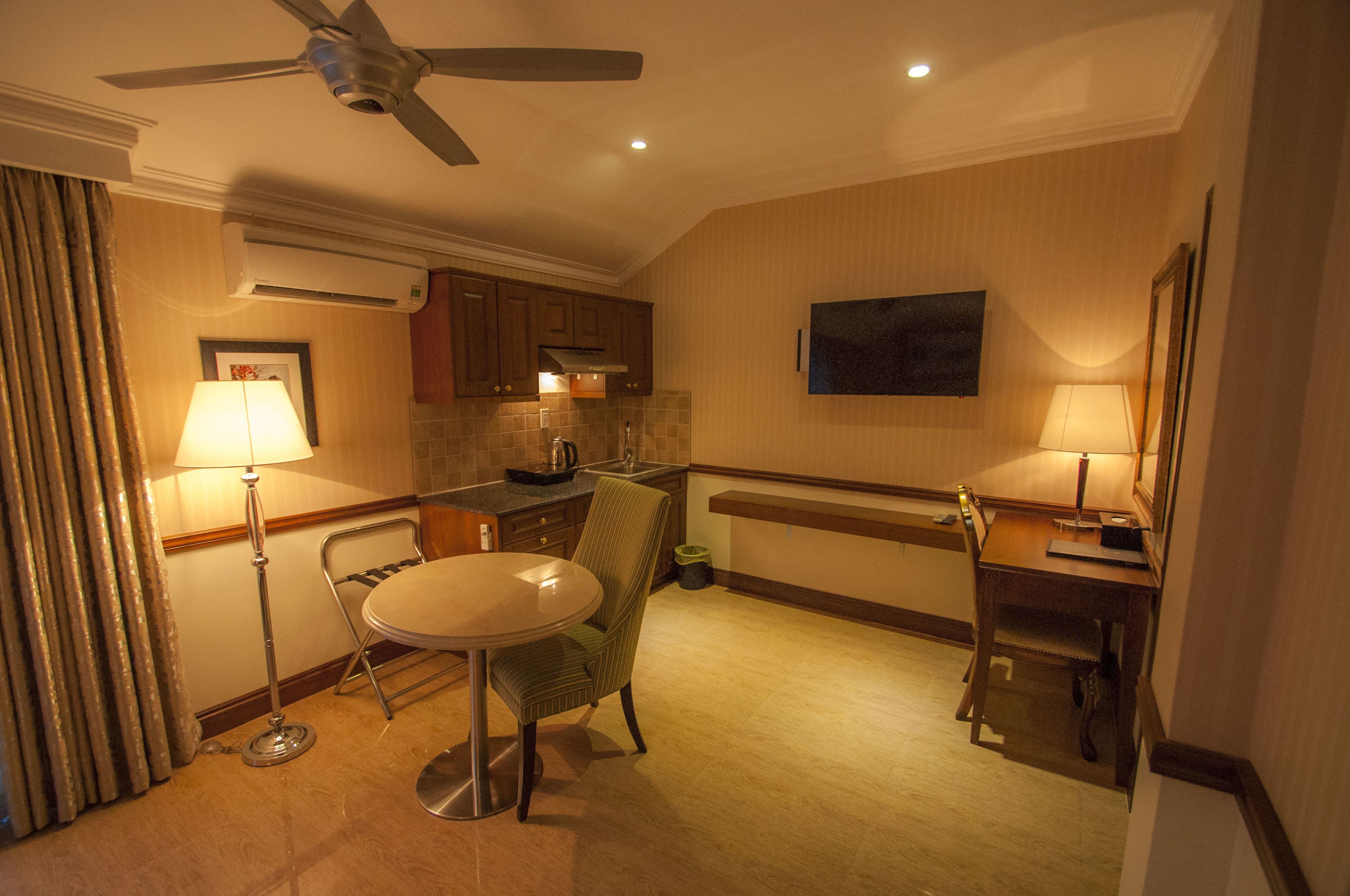deluxe double room | minibar, individually furnished, desk, laptop workspace