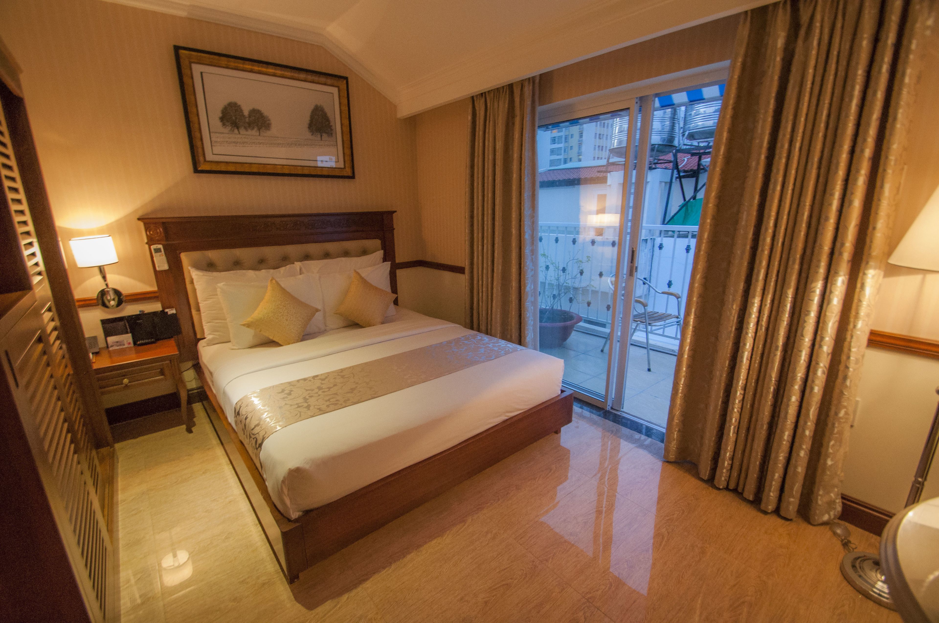 deluxe double room | minibar, individually furnished, desk, laptop workspace