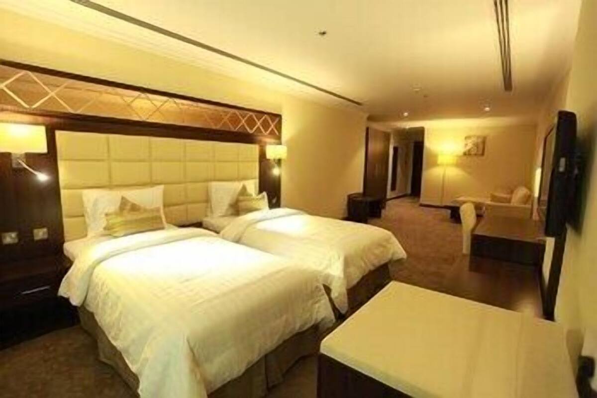 Minibar, in-room safe, desk, iron/ironing board