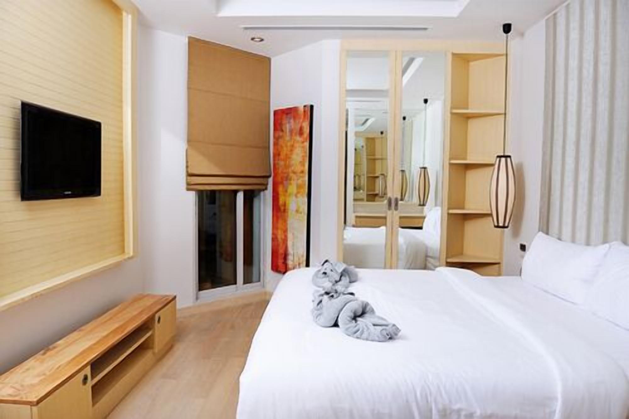 minibar, in-room safe, desk, blackout curtains