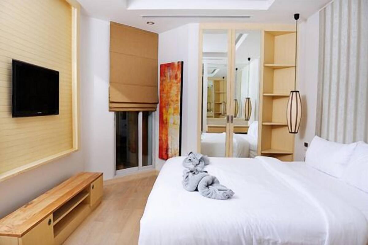 minibar, in-room safe, desk, blackout curtains