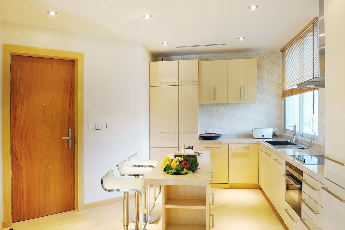 fridge, stovetop, dishwasher, coffee/tea maker