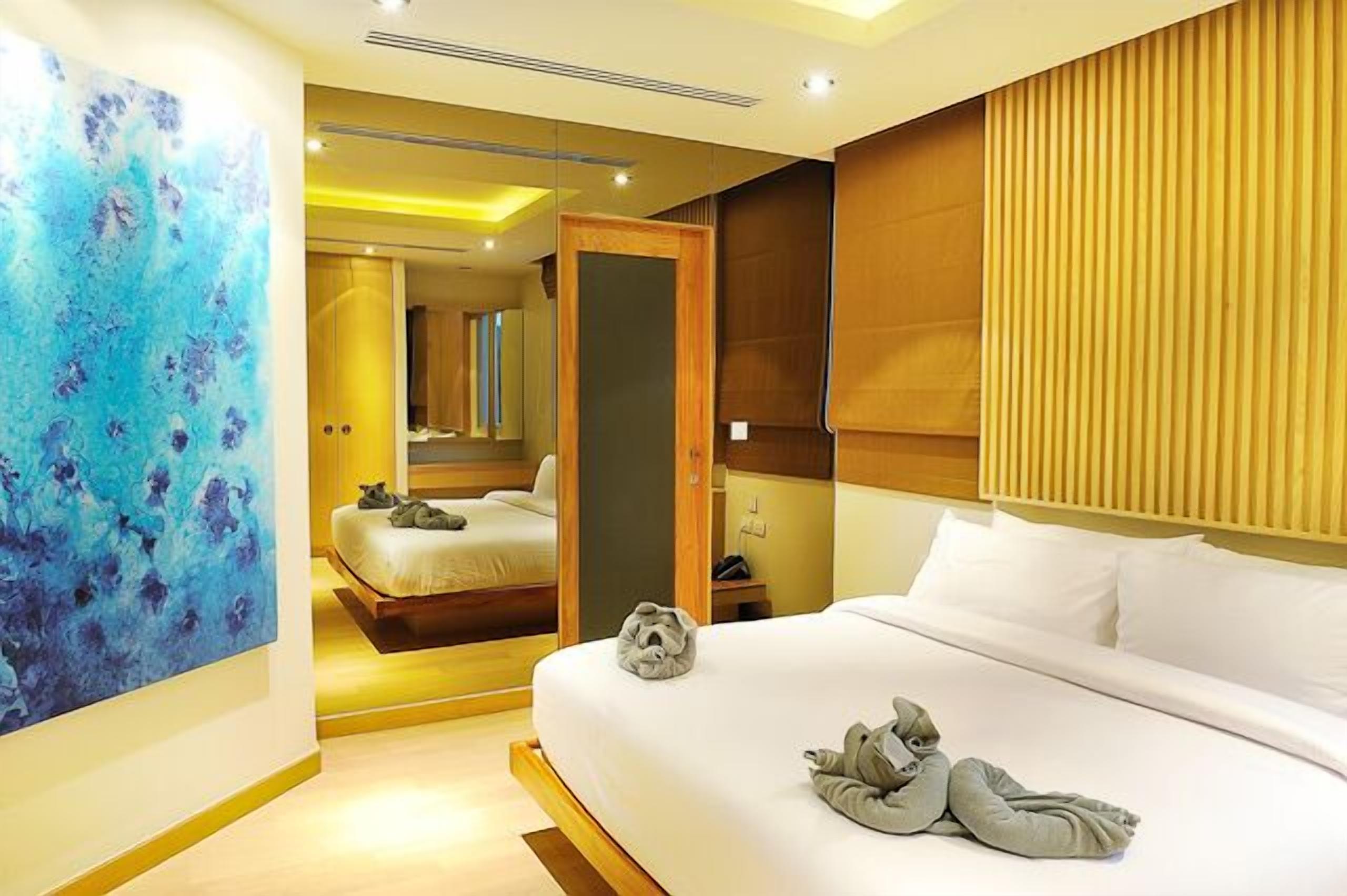 minibar, in-room safe, desk, blackout curtains