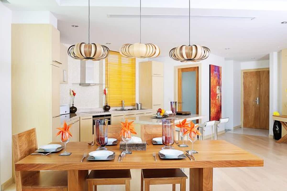 1 bedroom crystal sand suite | in-room dining