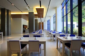 Lunch and dinner served, international cuisine - Goya Spring Resort (Taichung)