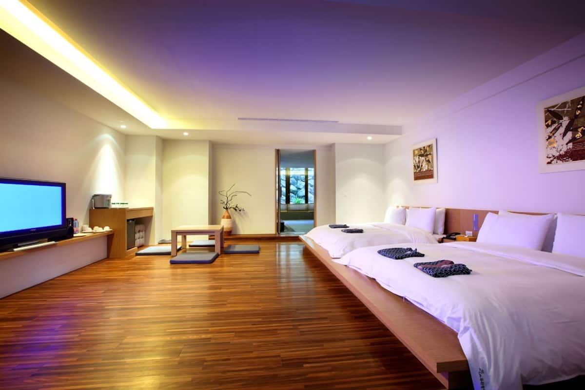 Premium bedding, in-room safe, iron/ironing board, free cots/infant beds