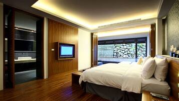 Deluxe Double Room | Living room | LED TV