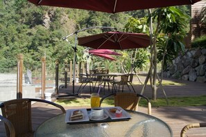 Lunch and dinner served, international cuisine - Goya Spring Resort (Taichung)