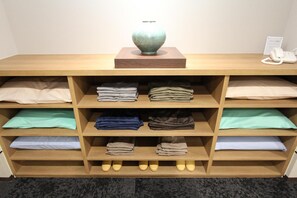 Desk, free WiFi, bed sheets - Hotel 1-2-3 Fukuyama (Fukuyama)