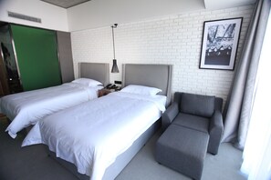 Quarto empresarial, 2 camas de solteiro, vista para a cidade | Escrivaninha, Wi-Fi de cortesia