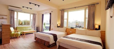 Premium bedding, desk, soundproofing, free WiFi