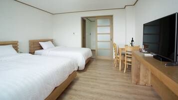 Deluxe Twin Room, Kitchen | Free WiFi