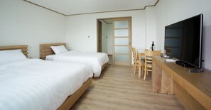 Chambre Deluxe avec lits jumeaux, cuisine | Wi-Fi gratuit
