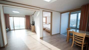 Family Room, 1 Bedroom, Kitchen | Free WiFi