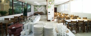Petit déjeuner buffet servi tous les jours en supplément