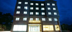 Façade de l’hébergement - soirée/nuit