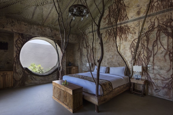 In-room safe, desk, iron/ironing board, free WiFi