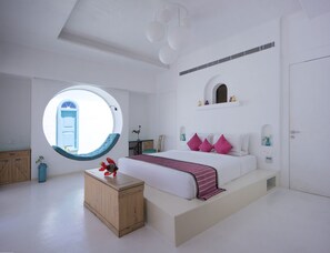 Coffres-forts dans les chambres, bureau, fer et planche à repasser