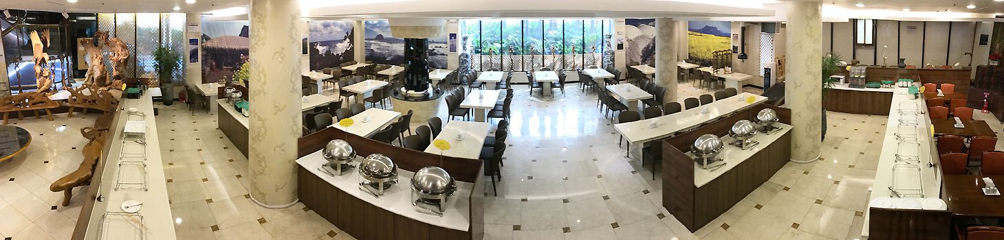 Daily buffet breakfast (KRW 20000 per person)