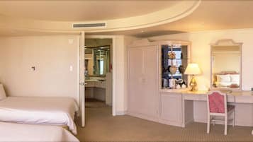 Junior Twin Room, 2 Double Beds | Premium bedding, minibar, in-room safe, soundproofing