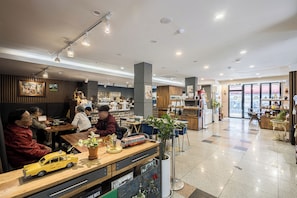 Café da manhã inglês todos os dias mediante uma taxa