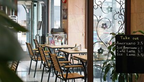 Coffee shop - Insadong Crown Hotel (Seoul)