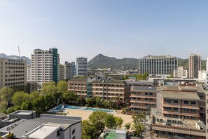 Land view from property - Insadong Crown Hotel (Seoul)