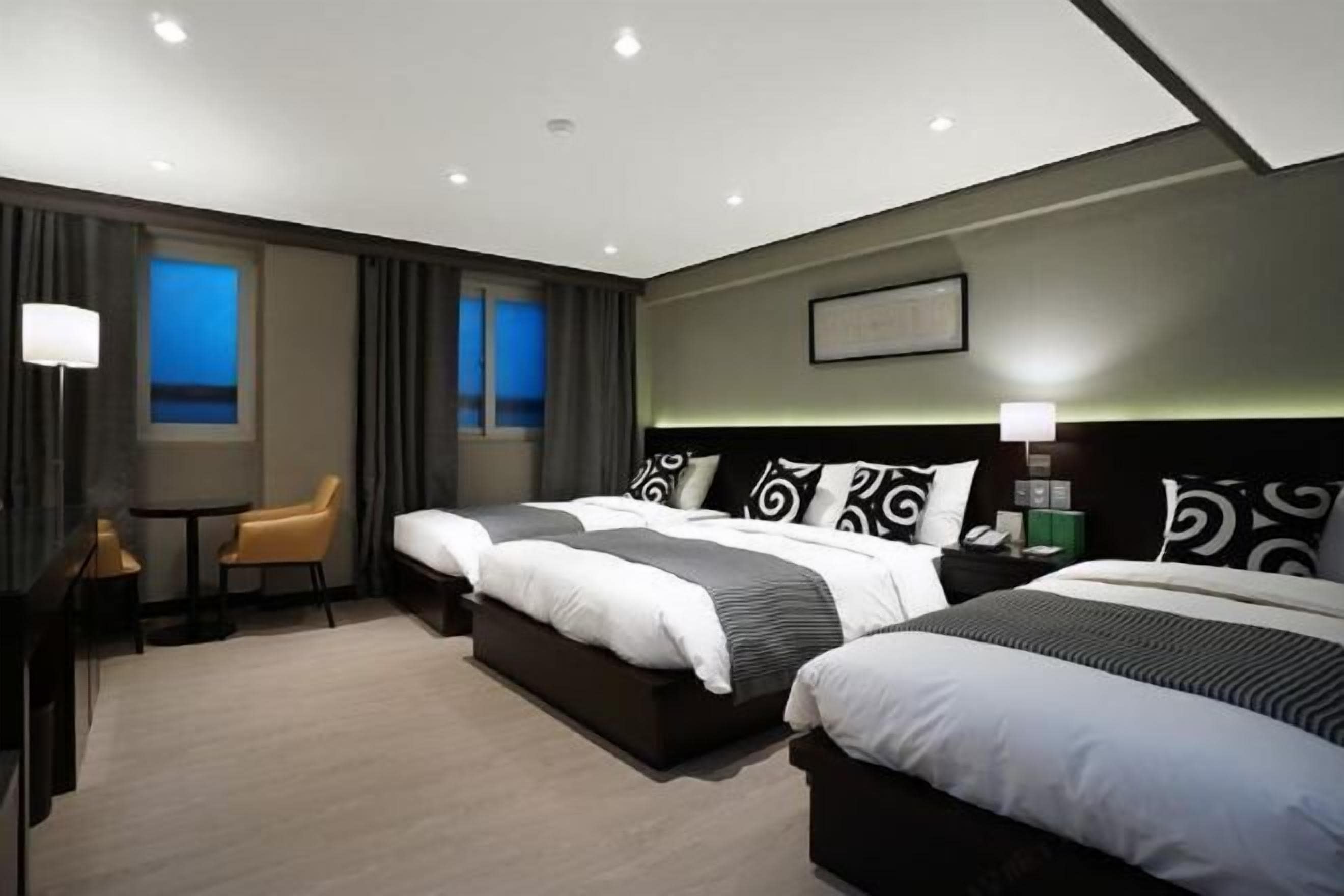 Iron/ironing board, free WiFi