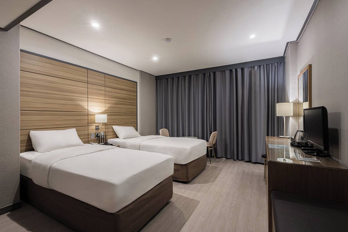 Superior Twin Room | Iron/ironing board (on request), WiFi (free)
