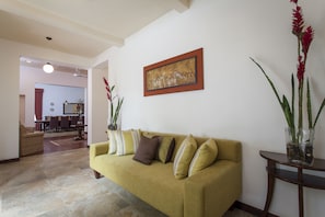 Premium Room | Living area | LCD TV, pay movies - Hanthana Boutique Villa by Amaya (Kandy)