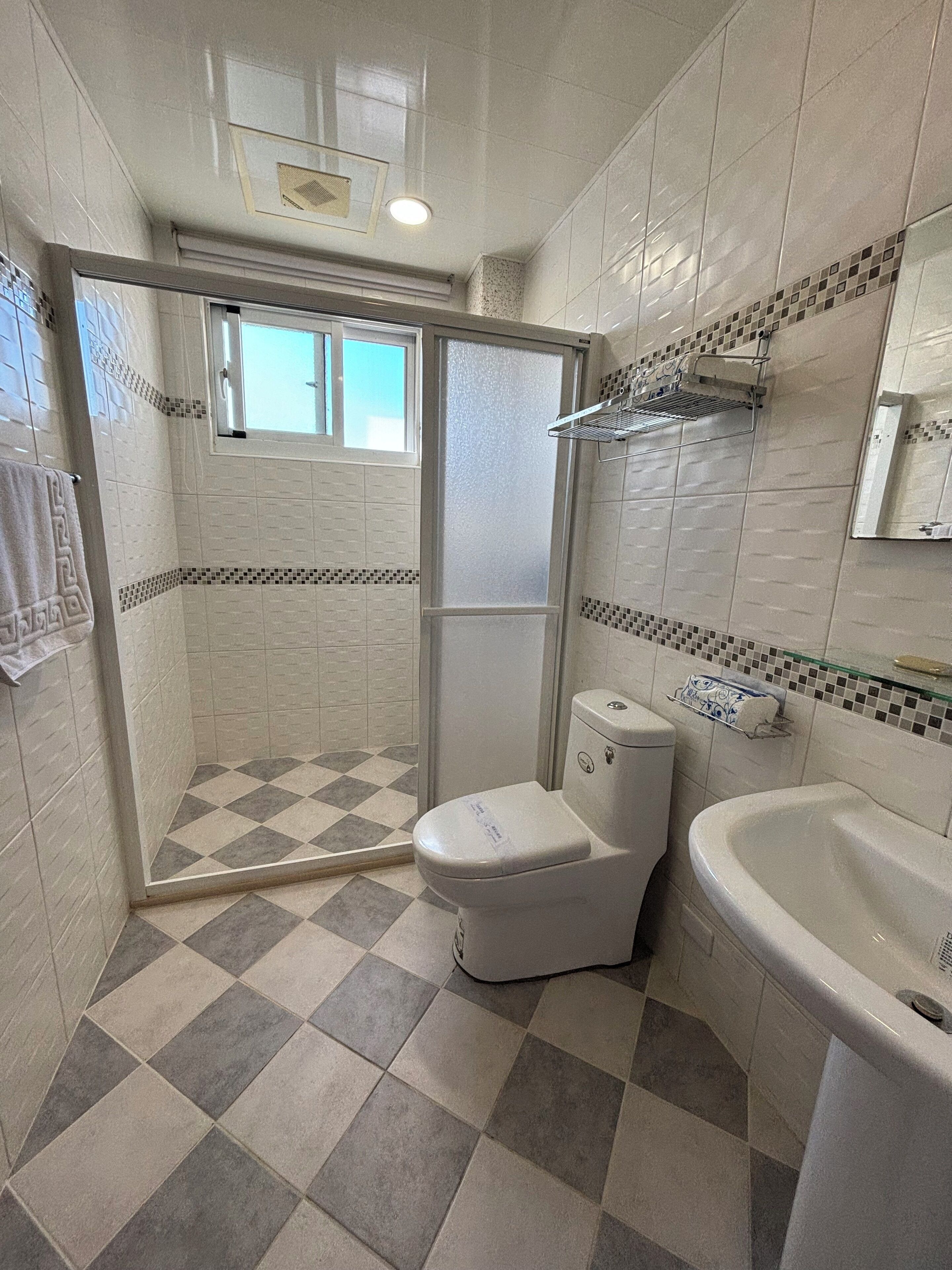Standard Quadruple Room, 2 Double Beds | Bathroom | Shower, free toiletries, hair dryer, slippers