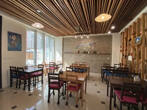 Standard Quadruple Room, 2 Double Beds | Living area - Happy Life Hostel (Taitung)