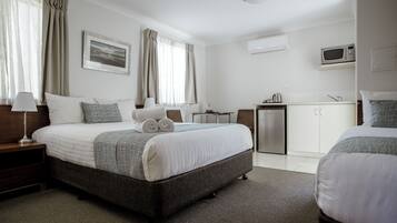 Deluxe Studio Room | Premium bedding, blackout curtains, iron/ironing board, free WiFi