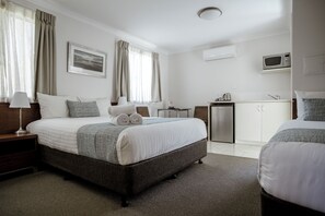 Premium bedding, blackout drapes, iron/ironing board, free WiFi - Kalbarri Edge Resort (Kalbarri)