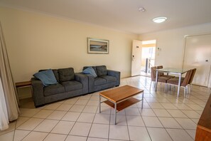 40-Zoll-Flachbildfernseher mit Satellitenempfang, Fernseher