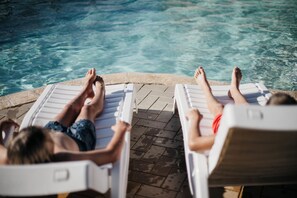 Outdoor pool, sun loungers - Kalbarri Edge Resort (Kalbarri)